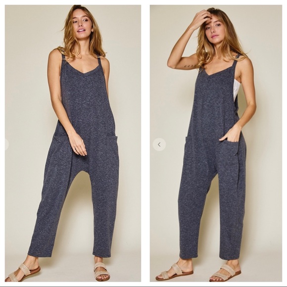 32 Fabulous sleeveless Harem Jumpsuit - Picture 3 of 6